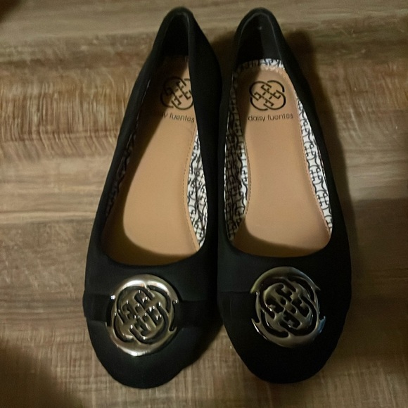 Daisy Fuentes Flats 🥿🥿 - Picture 4 of 11